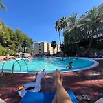 Апартаменты Sea View Apartment, Spacious And Renovated, 10 Minutes To The Beach, Pool Салоу