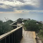 Sea View Apartment, Spacious And Renovated, 10 Minutes To The Beach, Pool Салоу
