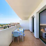 Апартаменты Sea View Apartment, Spacious And Renovated, 10 Minutes To The Beach, Pool Салоу