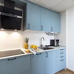 Апартаменты Sea View Apartment, Spacious And Renovated, 10 Minutes To The Beach, Pool Салоу