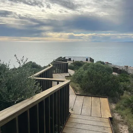 Sea View Apartment, Spacious And Renovated, 10 Minutes To The Beach, Pool 萨洛