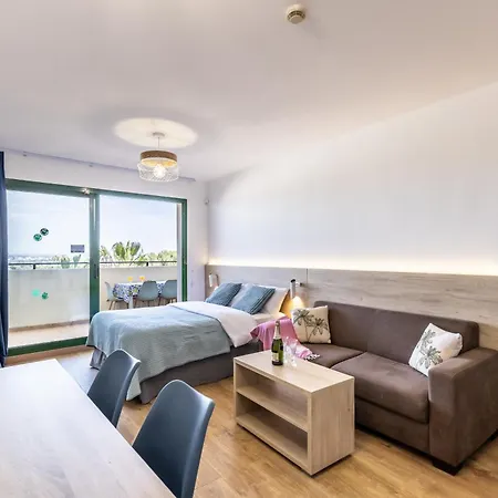 Sea View Apartment, Spacious And Renovated, 10 Minutes To The Beach, Pool *
