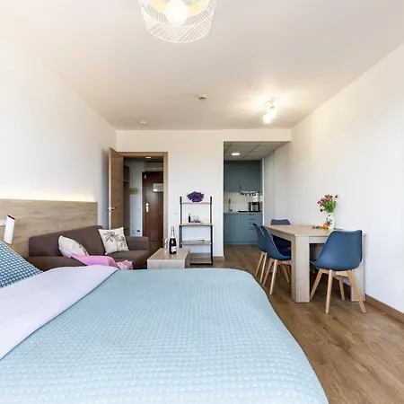 Sea View Apartment, Spacious And Renovated, 10 Minutes To The Beach, Pool Апартаменты