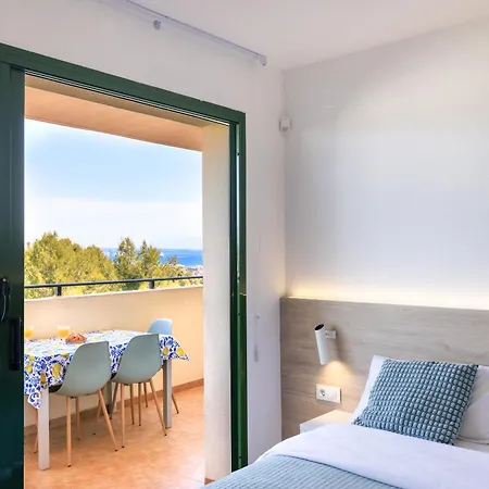 Апартаменты Sea View Apartment, Spacious And Renovated, 10 Minutes To The Beach, Pool