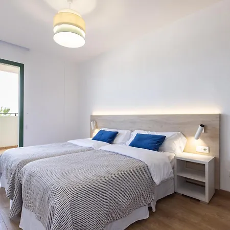 Sea View Apartment, Spacious And Renovated, 10 Minutes To The Beach, Pool
