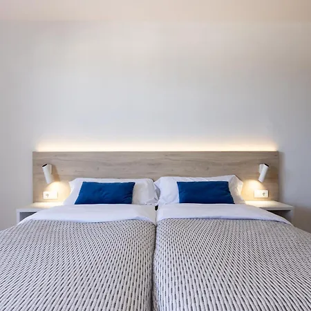 Sea View Apartment, Spacious And Renovated, 10 Minutes To The Beach, Pool 公寓