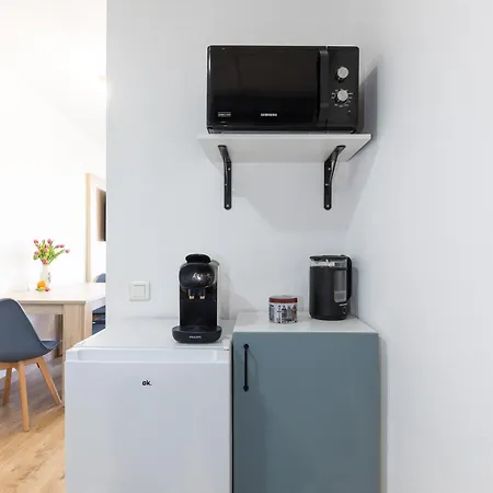 Sea View Apartment, Spacious And Renovated, 10 Minutes To The Beach, Pool 公寓 *