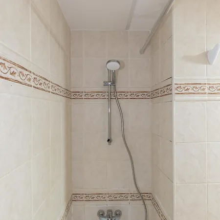 Sea View Apartment, Spacious And Renovated, 10 Minutes To The Beach, Pool